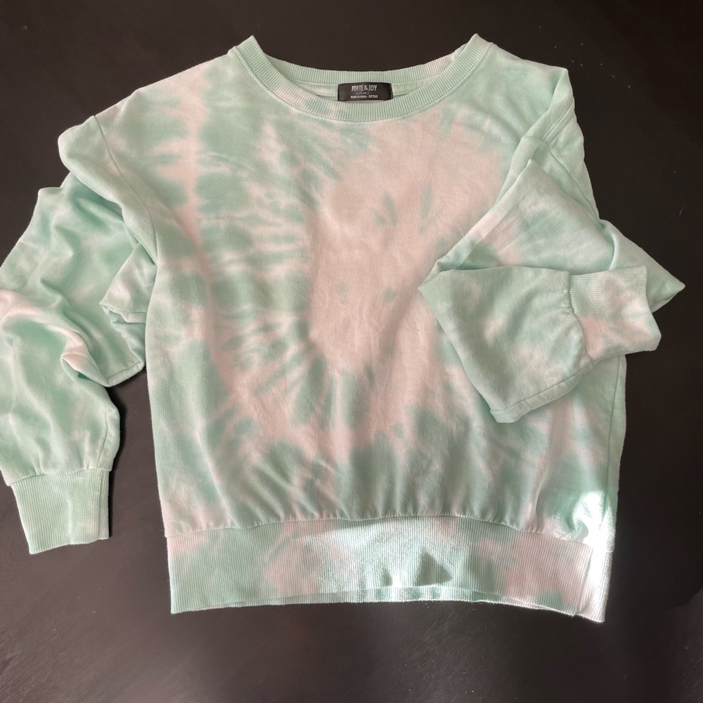 Tye Dye slightly cropped sweatshirt size:small by :Jolie&Joy